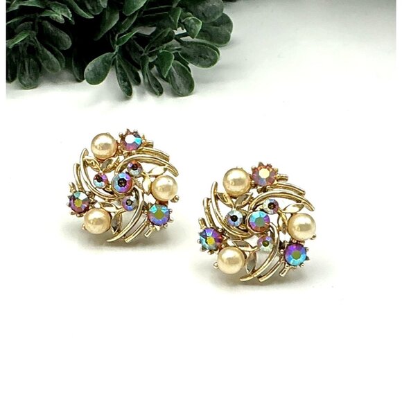 Vintage Lisner Gold Tone Screw back Earrings With Faux Pearl & Aurora Borealis R - Picture 1 of 4